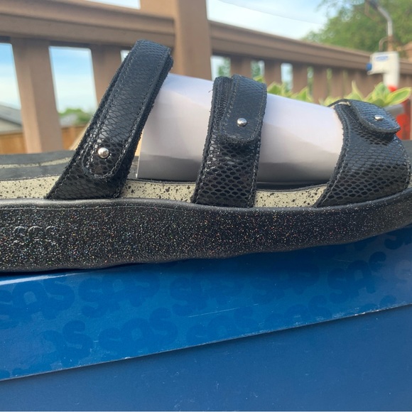 SAS WOMEN’s size 10 slip in sandals NEW! beautiful glittery dressy sandal. - Picture 2 of 5